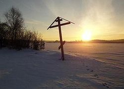 Крест на острове Хирисаари (в переводе с финского мышиный остров, остров 5 на 25 шагов)