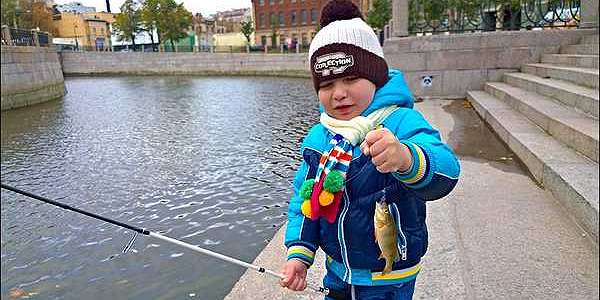  'Street fishing в Санкт-Петербурге.'