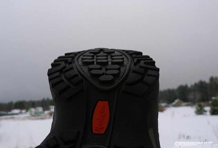  Мембранный слой в сочетании с пропиткой от осадков дает возможность пользоваться этой обувью в ненастную погоду 