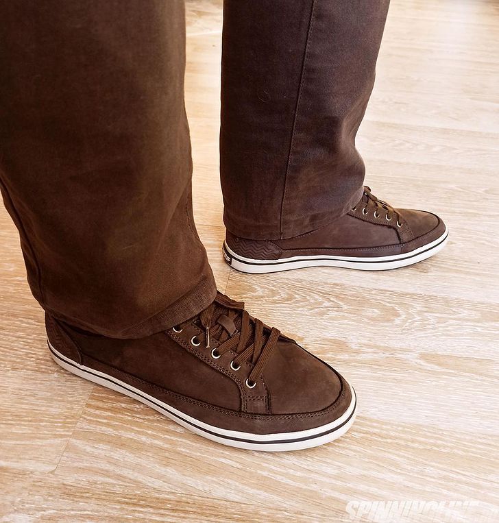  В наших условиях такие кроссовки отлично подойдут в качестве повседневной обуви 
