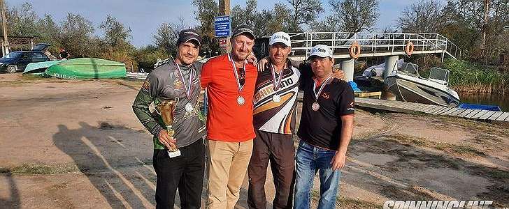  'Командное серебро на Чемпионате Краснодарского края по ловле спиннингом в лодках.'